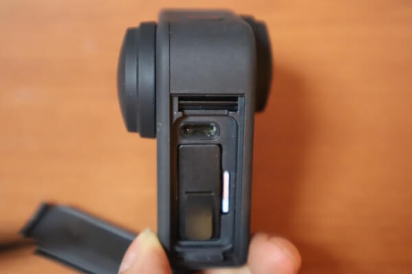 GoPro MAXの長時間撮影に！給電しながら撮影できる側面カバー 