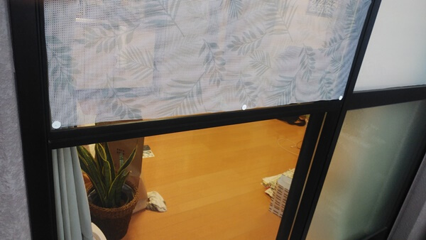ニトリの網戸に目隠しシートを使用した感想は デメリットはあるの トレンドの壁